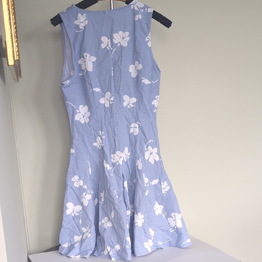 Universal Thread Light Blue Dress with White Floral Design And Pockets - Picture 4 of 6